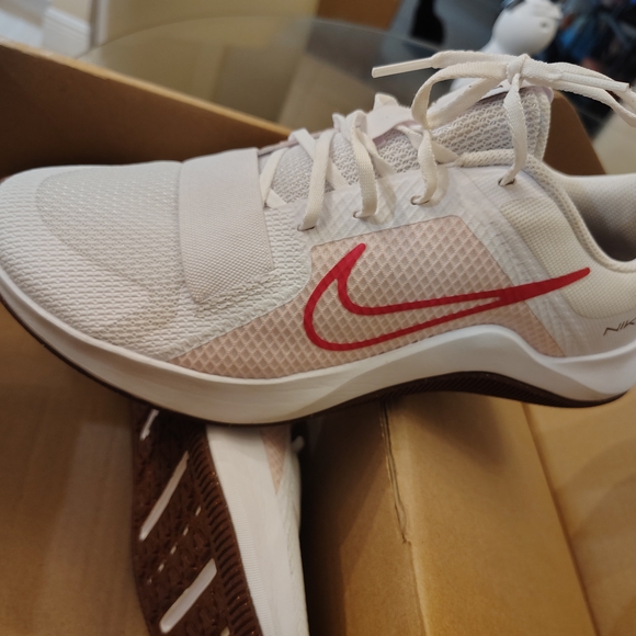 Nike Women's White and Pink Athletic Shoes - Picture 7 of 8